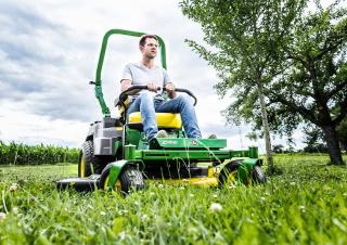 Газонокосарки, газонні та садові трактори John Deere Z515E
