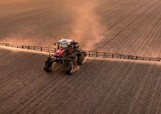Самохідні польові обприскувачі Massey Ferguson MF 525R