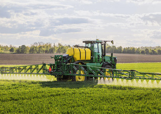 Самохідні польові обприскувачі John Deere R4140i