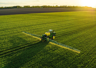 Самохідні польові обприскувачі John Deere R4140i