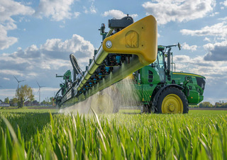 Самохідні польові обприскувачі John Deere R4150i