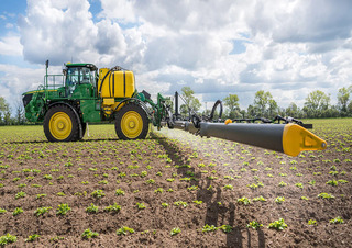 Самохідні польові обприскувачі John Deere R4150i