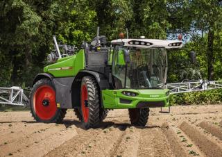 Самохідні польові обприскувачі Fendt Rogator 665 