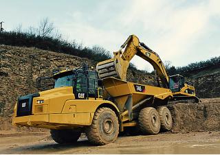 Шарнірні самоскиди Caterpillar 745