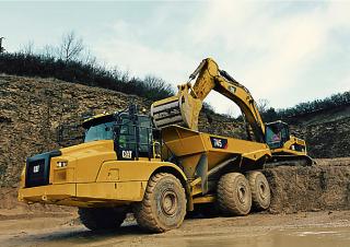 Шарнірні самоскиди Caterpillar 745