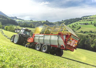 Спрощені причепи для силосу Pöttinger Boss 3210 Master