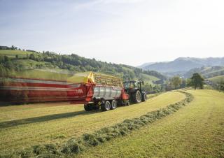 Спрощені причепи для силосу Pöttinger Boss 3240 DB Master
