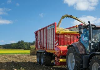 Спрощені причепи для силосу Pöttinger Jumbo 6020 D