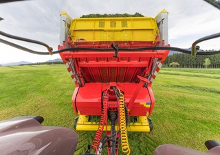 Спрощені причепи для силосу Pöttinger Jumbo 7400