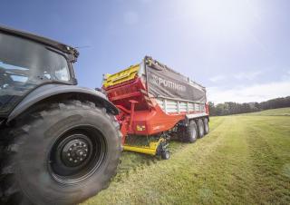 Спрощені причепи для силосу Pöttinger Jumbo 8450 DB