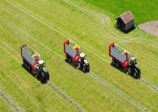 Спрощені причепи для силосу Pöttinger Jumbo 8540