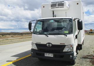 Вантажівки стійке шасі Hino 300 614 AT SWB 4x2