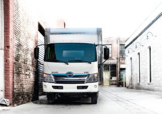 Вантажівки стійке шасі Hino 300 614 LWB 4x2