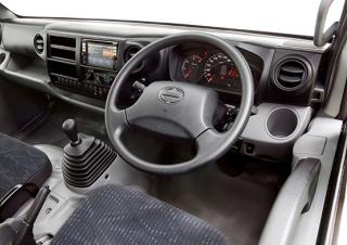 Вантажівки стійке шасі Hino 300 614 LWB 4x2