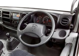 Вантажівки стійке шасі Hino 300 614 SWB 4x2