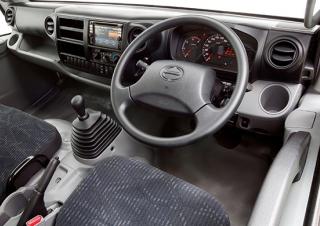Вантажівки стійке шасі Hino 300 815 AT Crew Cab 4x2