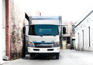 Вантажівки стійке шасі Hino 300 917 4x2