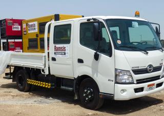 Вантажівки стійке шасі Hino 300 917 CREW 4x2