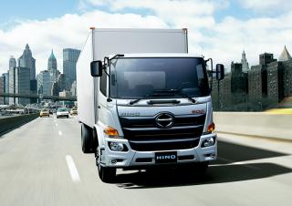Вантажівки стійке шасі Hino 500 FD 1126 4x2