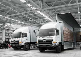 Вантажівки стійке шасі Hino 500 FE 1426 4x2