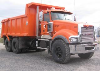 Вантажівки стійке шасі Mack TITAN Day Cab MP10 6x2