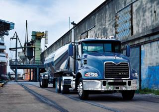 Вантажівки Тягачі Mack PINNACLE CA68 Conventional CXU603 MP7 6x4