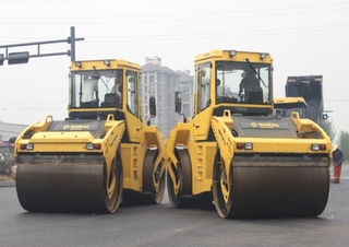 Катки Тандемні вібраційні дорожні катки Bomag BW 203 ADO-4