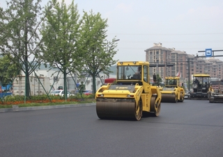Катки Тандемні вібраційні дорожні катки Bomag BW 203 ADO-4