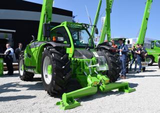 Телескопічні навантажувачі Merlo P 30.10 L