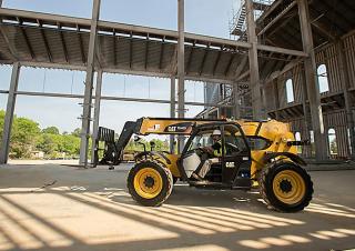 Телескопічні навантажувачі Caterpillar TL642D