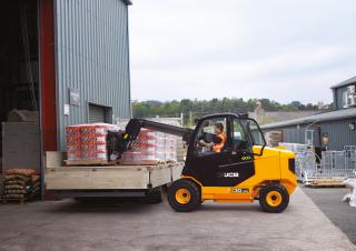 Телескопічні навантажувачі JCB TLT30D 