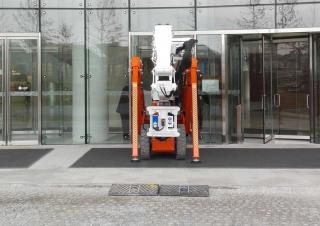 Телескопічні підйомники Гусеничні телескопічні підйомники Easy Lift R360HY