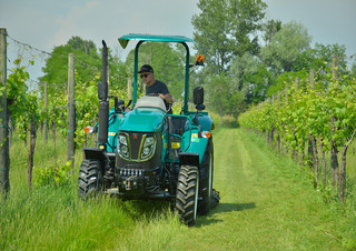 Трактори 4WD Arbos 3055