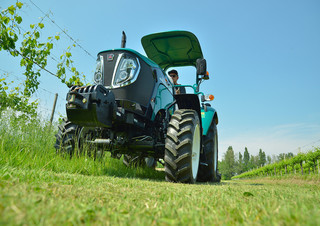 Трактори 4WD Arbos 3055