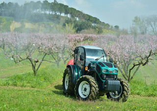 Трактори 4WD Arbos 4090 Q