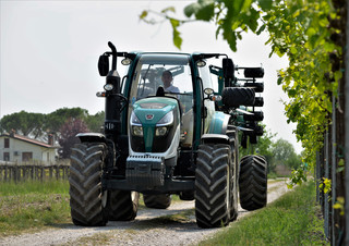 Трактори 4WD Arbos 5130