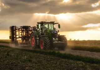 Трактори 4WD Fendt 826 Vario Profi 