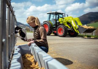 Трактори 4WD Claas Axos 2.105 