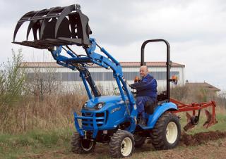 Трактори 4WD LS J27 HST