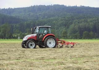 Трактори з заднім приводом Steyr 4055 Kompakt S Komfort