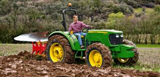Трактори з заднім приводом John Deere 5055E
