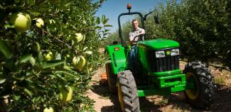 Трактори з заднім приводом John Deere 5055E