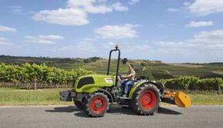 Трактори з заднім приводом Claas Nexos 220 VE