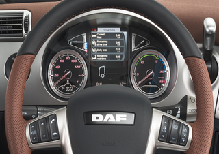 Вантажівки Тягачі DAF CF 300 FT