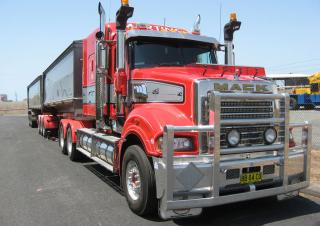 Вантажівки Тягачі Mack SuperLiner RWS712L CA494 ETAZ673A 4x2