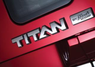Вантажівки Тягачі Mack TITAN 64