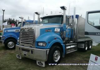 Вантажівки Тягачі Mack TITAN Day Cab ISX 550 8x6