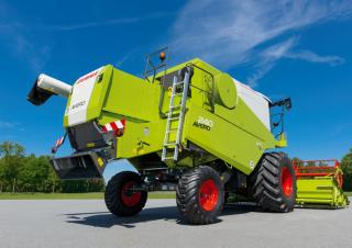 Зерновий комбайн Claas Avero 160