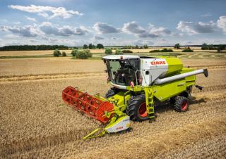 Зерновий комбайн Claas Avero 240