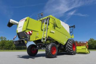 Зерновий комбайн Claas Avero 240